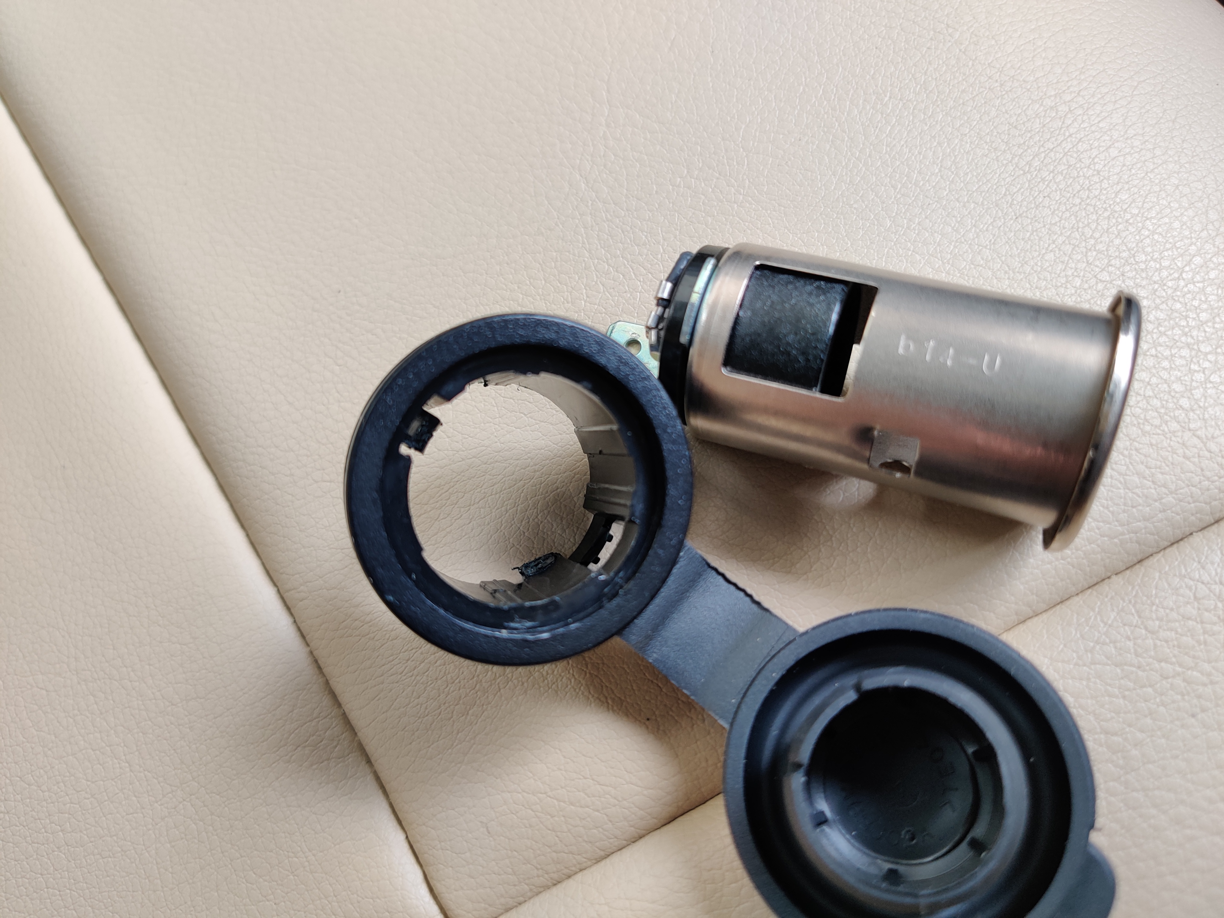 外したソケットは再利用不可能